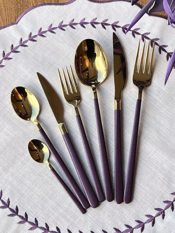 سرویس قاشق و چنگال ۴۲ پارچه ۶ نفره طلایی و بنفش (Dali Allegra Gold Purple) نمای نزدیک