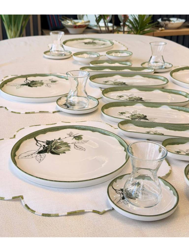 خرید سرویس صبحانه‌خوری ترکیه دارای طرح گل‌دار با حاشیه سبز زیتونی برای جهیزیه